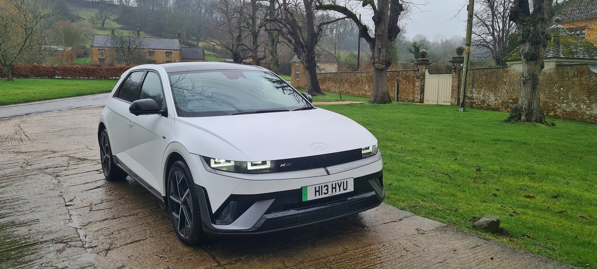 MttRbnsn's tweet image. Car No.5 (FINAL HYU BOSS): #Hyundai #Ioniq5 84kWh #AWD #NLineS.

Has 325hp, 0-62mph in 5.3secs, range 308mi, base price £56,755 but as tested £58,005 inc. #Atlas #White #Matte paint at £1,250.

+£1,500 cust. saving = *£56,505*.

All the fuN of the fair, just without 650hp...?