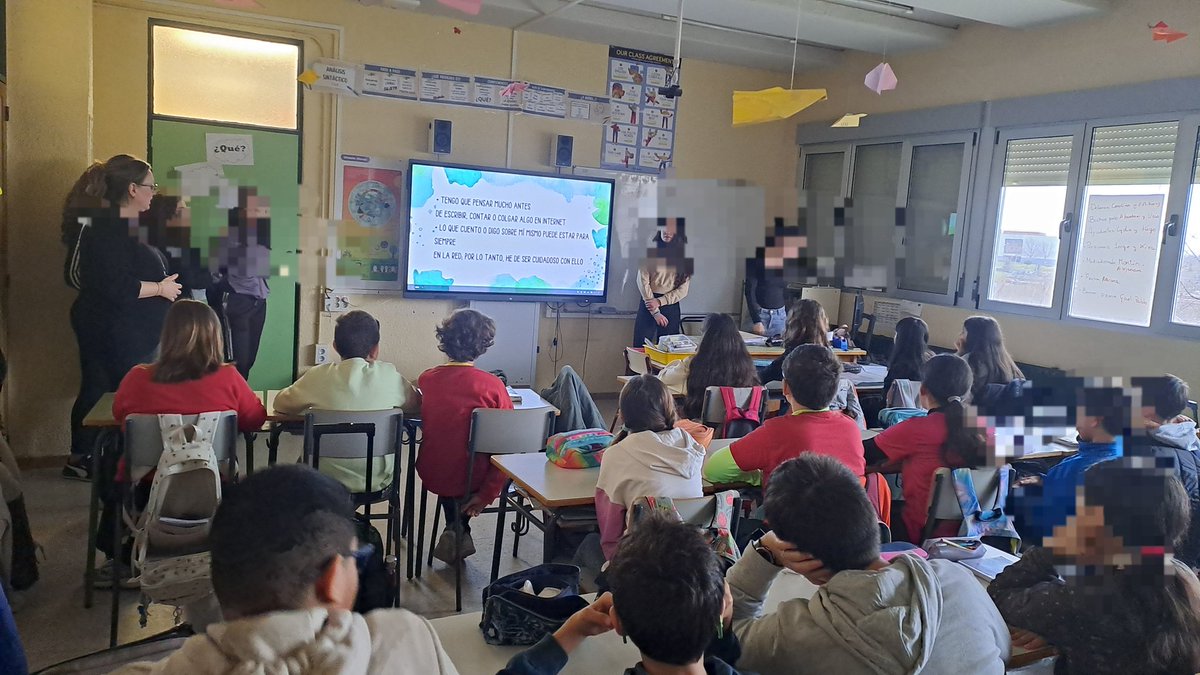 cpblasdeotero's tweet photo. Charla de formación por los mediadores del IES Rayuela a nuestros alumnos de sexto de primaria  sobre el uso de redes sociales. @iesrayuela l https://t.co/Ema8rfsllI