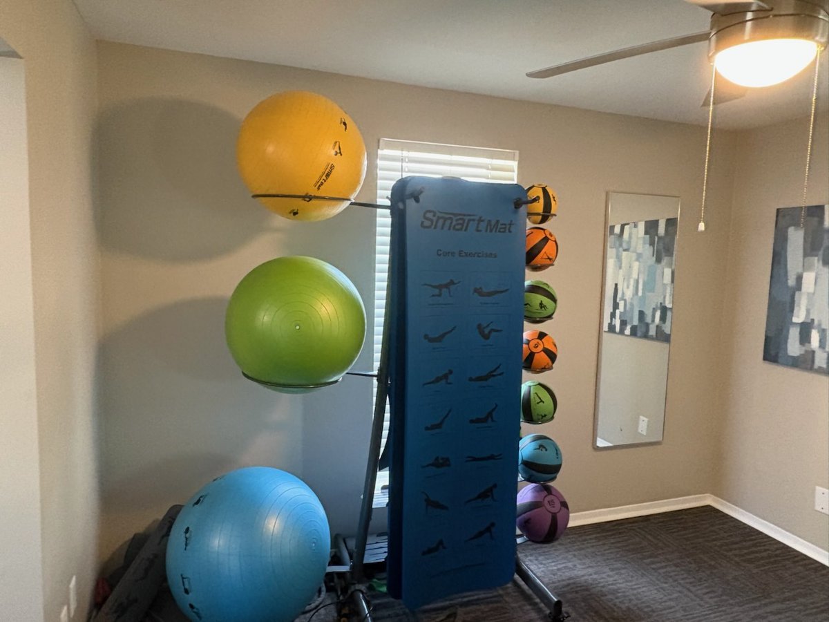ivywesthills's tweet image. Looking to make some new healthy decisions in the new year? Come check out our fitness center!

#IworkOut #FitnessKnoxville #knoxvilleapts #knoxville865 #KnoxvilleWestHills #liveIvyKnoxville #makingchangesforthebetter