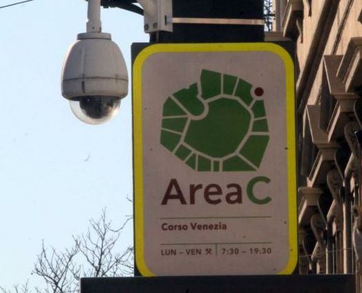 radiolombardia's tweet image. #Milano proroga allo stop a motoveicoli e ciclomotori inquinanti: divieti in #AreaB e #AreaC slittano al 2027, via libera notturno nella #ZTL Isola.
#radiolombardia #noncifermiamomai #mobilitàurbana
radiolombardia.it/2026/02/12/mil…