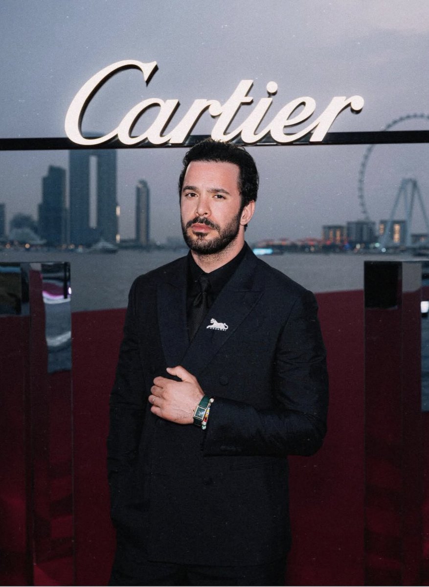 BarisArducWorld's tweet photo. NEW 📸 

Barış Arduç Dubai'de katıldığı ünlü mücevher markası Cartier'nin davetinden fotoğraflar paylaştı

#BarışArduç x #Cartier https://t.co/xH8jlhiSqh