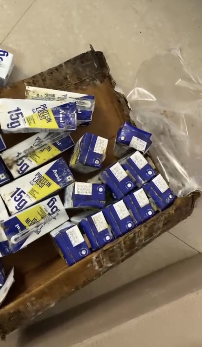 drskverma355's tweet photo. @amulcares @amulcares @Amul_Coop You people asked for batch no. Of packet and I shared photos for that. You people haven't resolved my issue nor responded to it. What the hell is this behaviour from you people. I'm attaching same photos for that. I want urgent resolution https://t.co/XKuAgwJv72