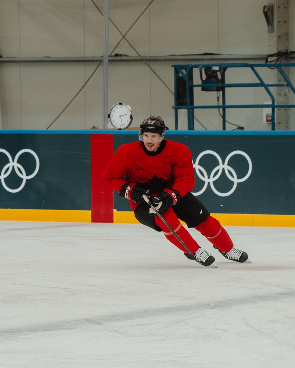 penguins's tweet image. We get to watch Sidney Crosby on the Olympic stage today 🤩

Canada faces Czechia at 10:40 AM ET on @peacock and @USANetwork.