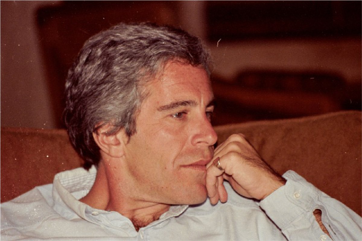 ArmandoInfo's tweet photo. “La pasé muy bien en Little St Jeffery... y Jane, la gacela acuática, es realmente impresionante... qué chica tan guapa e inteligente”, escribió D'Agostino a Epstein en octubre de 2012. Conoce más en esta investigación de @OCCRP https://t.co/jIgaMFbd0m https://t.co/d0GnN0rtwq