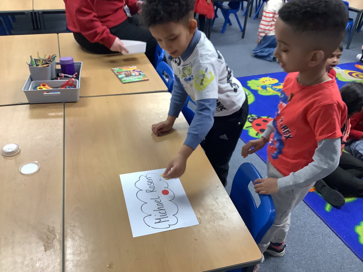 AbbeyPrimary's tweet image. #LoveReading #Y1#readingforpleasure #Britishvalues #freedom #democracy. We are voting for our new year group author.