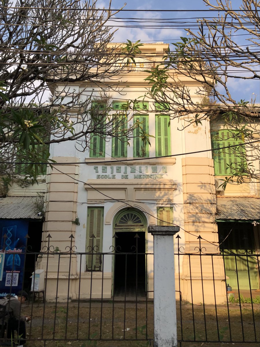 飛行機が安かったのとベストシーズンだったので突発でラオスへ行ってきました🇱🇦
『世界一なにもない首都』とも言われるヴィエンチャンですが、歴史ある寺院に仏領時代のコロニアル建築(邸宅、薬科大学)など、建築好きには結構見どころあって楽しい街です