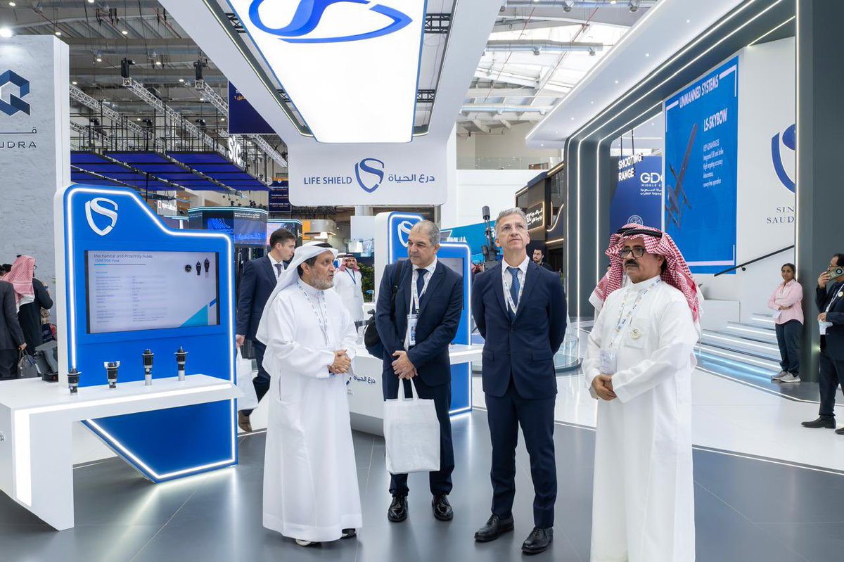 تشرفنا باستقبال السفير شاريس موريتسيس، سفير جمهورية قبرص لدى المملكة العربية السعودية والدكتور تاسوس كونوديس، الرئيس التنفيذي لشركة سيغنال جينيكس، في جناحنا #معرض_الدفاع_العالمي ،وقدمنا درعًا تذكاريًا بهذه المناسبة. 

#مستقبل_التكامل_الدفاعي​​
#WDS2026