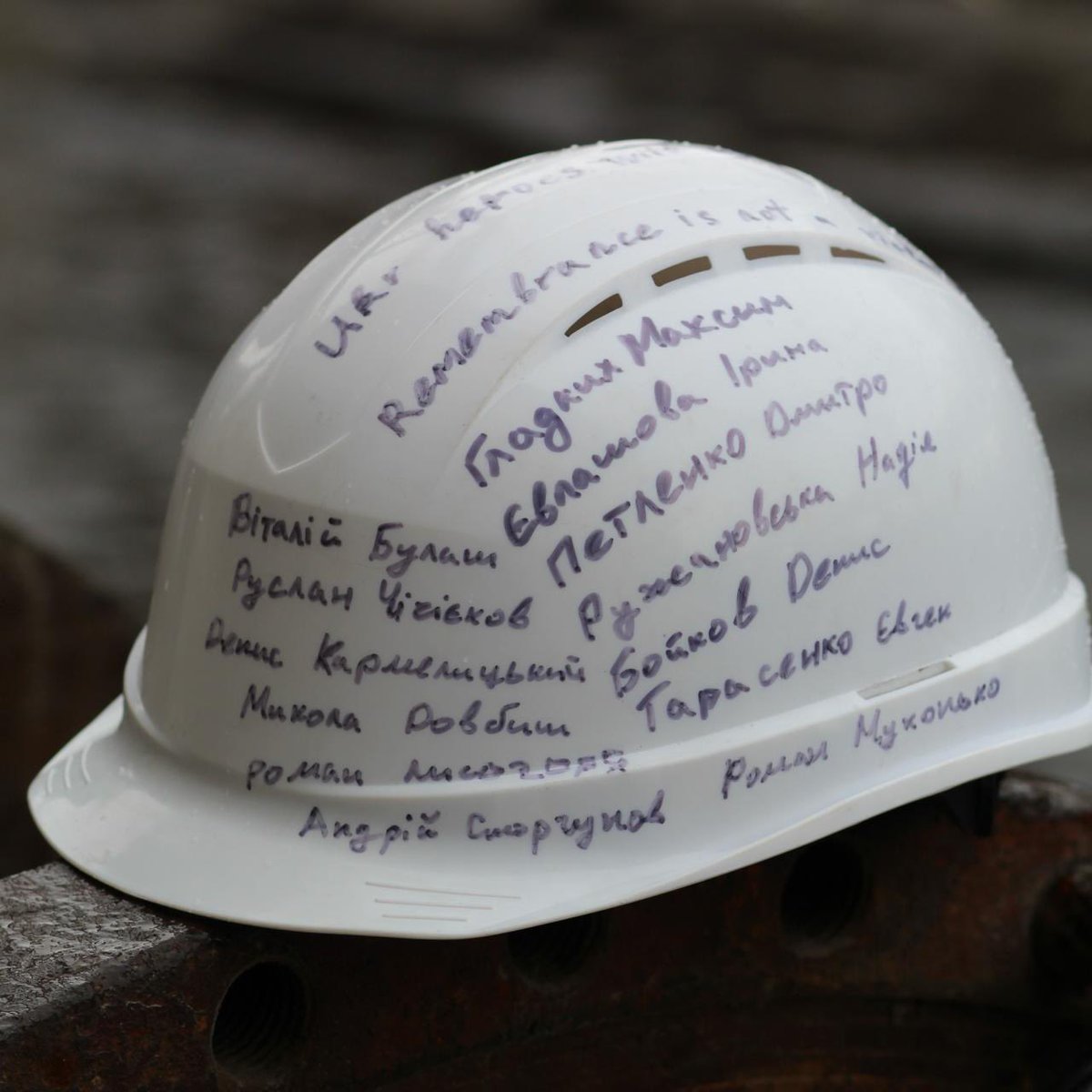 У памʼяті українських енергетиків, шахтарів та машинобудівників.￼