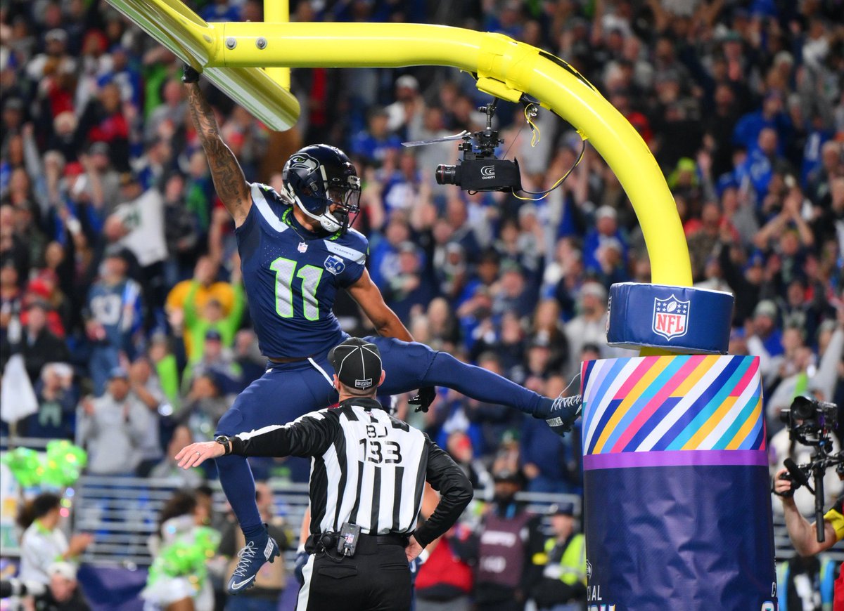 This season really gave us the ultimate redemption run through rivals and the Pats, a Lombardi, *and* some of the most iconic photos in Seahawks history. What pics am I missing?