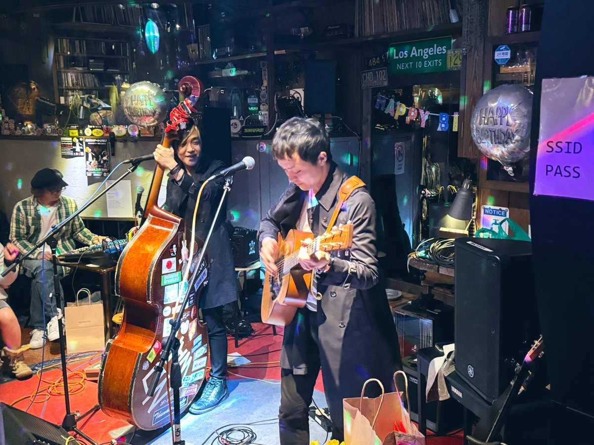 昨日のメロメロフェスSoulty Frogしか写真撮ってなかった。
兄弟デュオならではのグルーヴ、息がピッタリだしハモリのタイミングとか惚れ惚れする。曲もオシャレで良いし歌も良いしこれはモテるよな。
ちょっとしたトラブルがあっても阿吽の呼吸でリカバリー出来るのつよい。楽しかったまたやろうぜ！