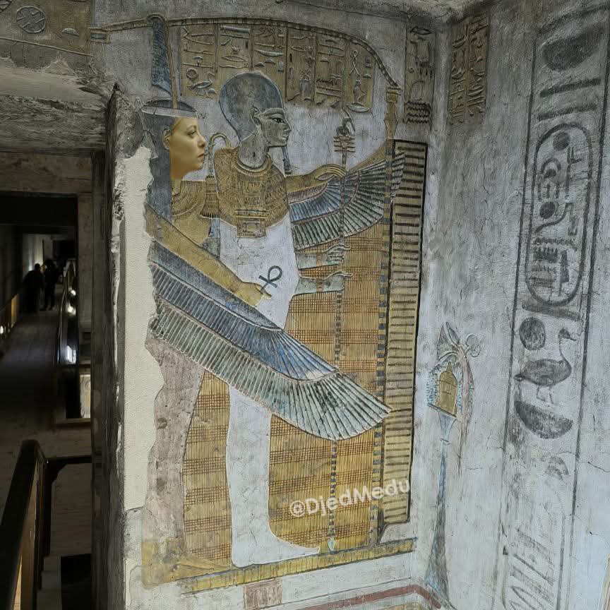 Credo che lo stesso "restauratore" di #SanLorenzoinLucina abbia lavorato anche nella Valle dei Re.