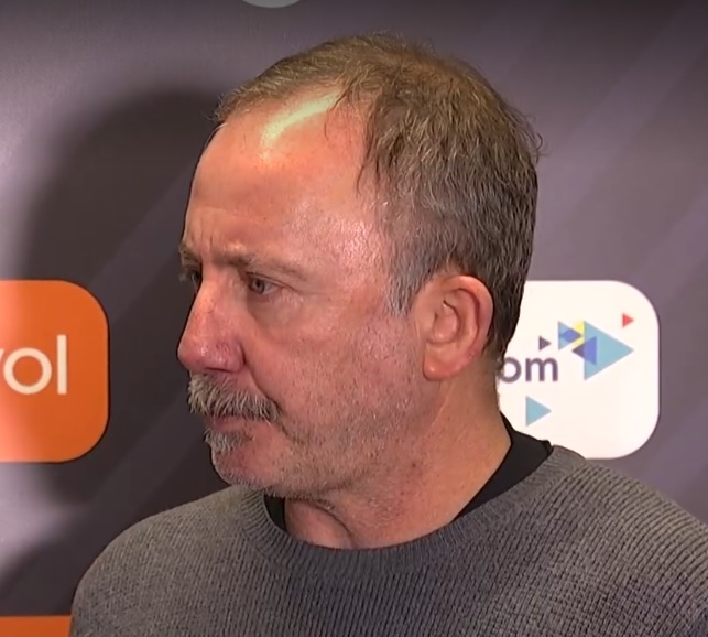 🚨 Sergen Yalçın: "Bize olunca kırmızı kart. Rakibe olunca sarı kart. Rakibinin iki stoperinin atılması lazımdı. Nedense hakemler göstermiyor. Enteresan! Bize gelince sürekli kırmızı kart görüyoruz ama rakipler hep uyarılıyor. Ekstra bir şey istemiyorum. Bize veriyorsan ona da