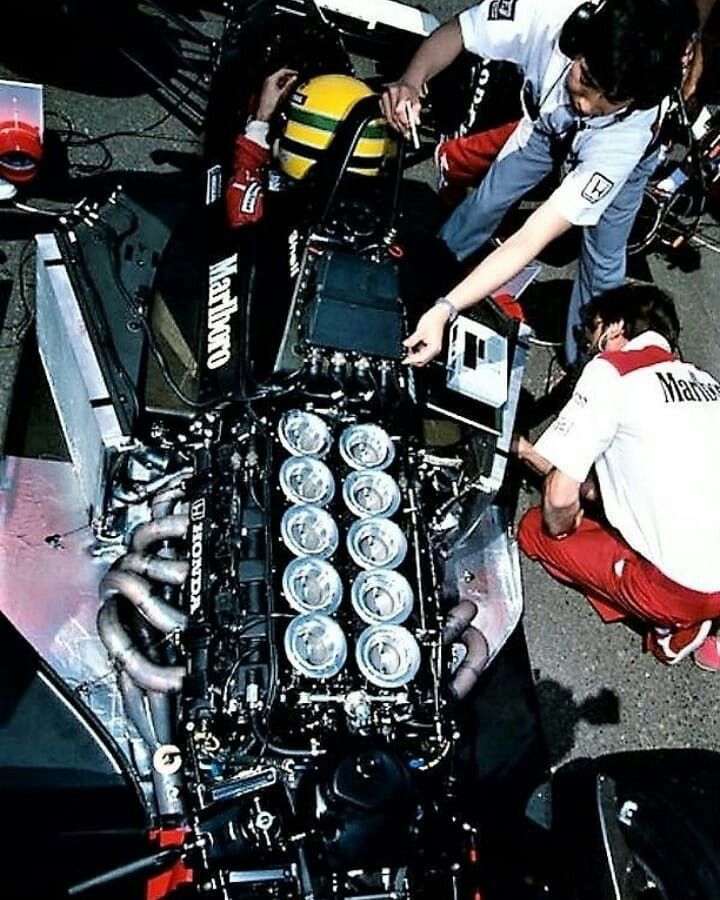 KrisVanD2's tweet image. Ayrton Senna/McLaren MP4/5B RA100E V10 3.5.

1990 Hungarian Grand Prix.

#F1 #Senna #HondaF1