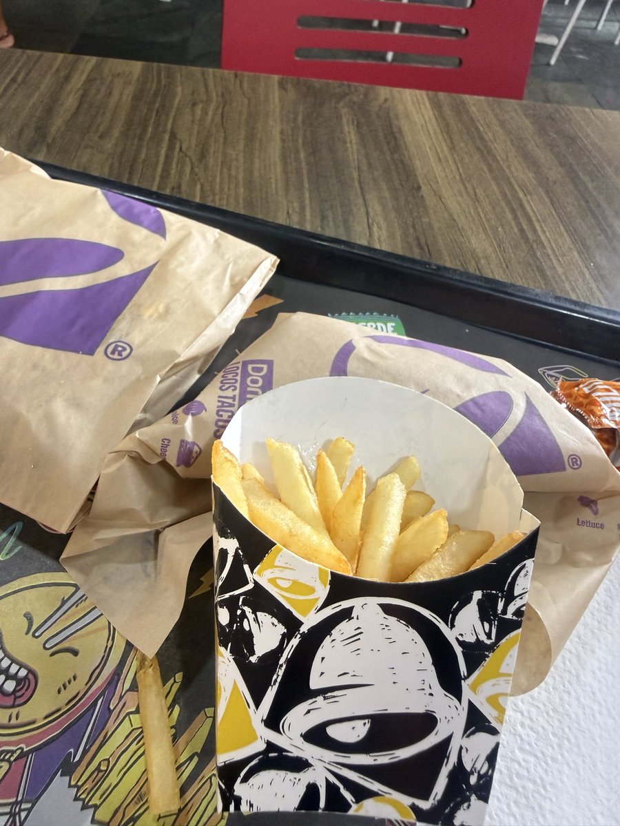 Alexcapell12's tweet photo. @TacoBellRD que pasó con sus papas? Uno venía más porque eran diferentes la textura y el sabor, ahora son unas papas como en todos lados https://t.co/qmC4rJhfAr
