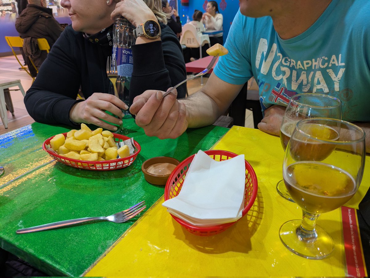 xbailac's tweet photo. Happy hour, 13€ con 8€ de margen para la empresa 😵‍💫, por favor hacerlo casero!!! por el precio. https://t.co/FrLrWkVCB1
