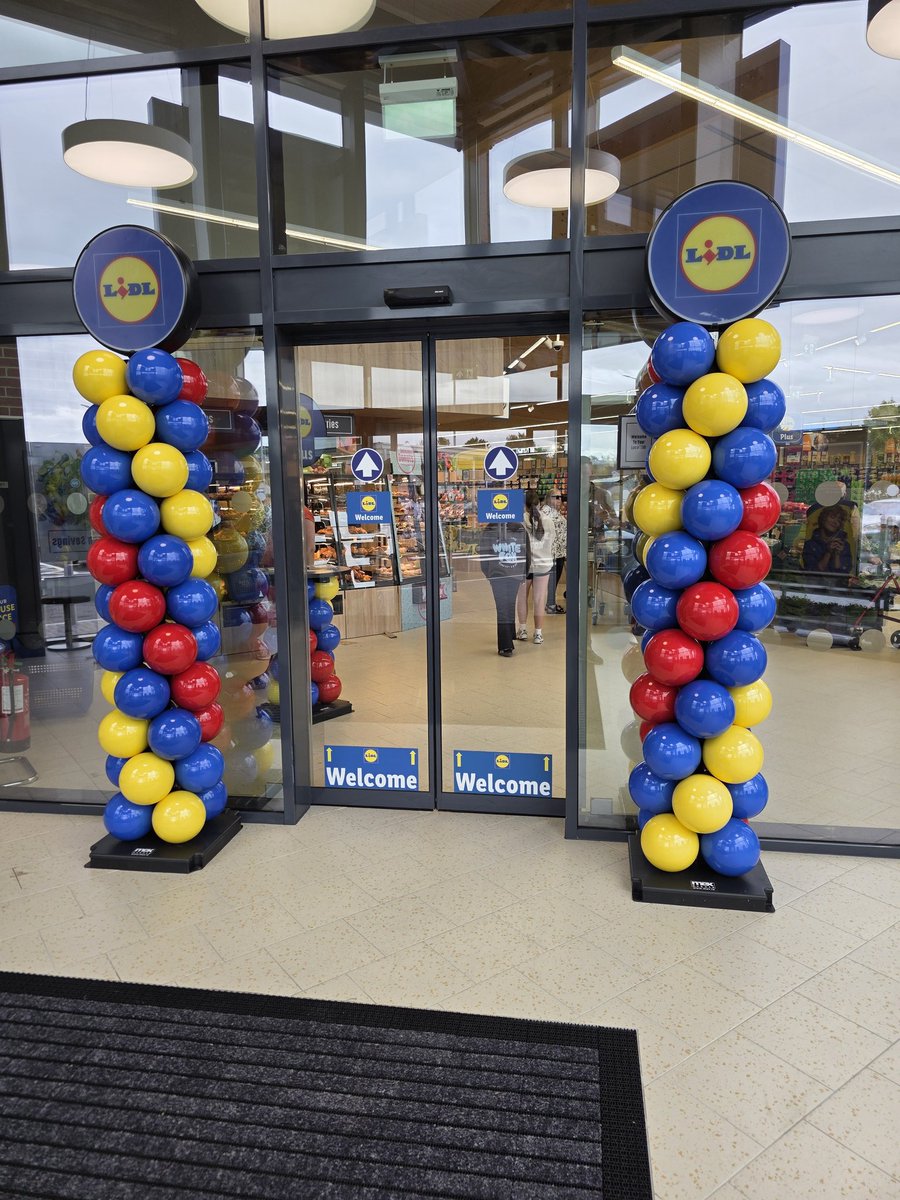 MexEvents's tweet photo. Here are some examples of our recently launched sustainable, recycled, reusable balloon arches &amp; promotional display stands, now rolled out for a major retailer in Ireland that shares our commitment to a cleaner planet by incorporating recycled, reusable, &amp; sustainable materials. https://t.co/Er40MXDVSR