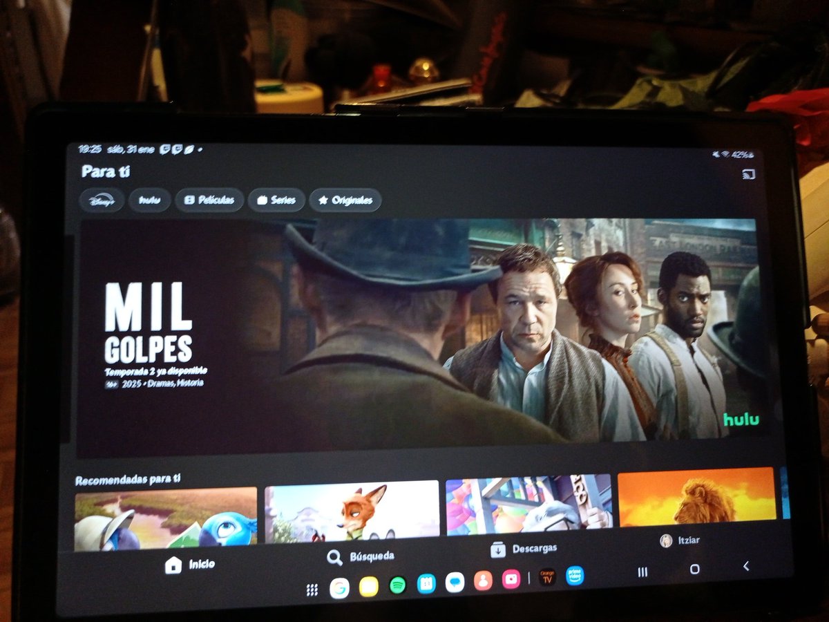 sanblasera01's tweet photo. Me gustaba mucho más como estaba el inicio de Disney+ había apartados de distintas cosas Disney , star wars , Marvel , Pixar , National Geográfic y hulu te lo ponían en grande para que pudieras elegir era mucho más atractivo que ahora antes y después    @DisneyPlusES cambiarlo xf https://t.co/4qwm922X6a