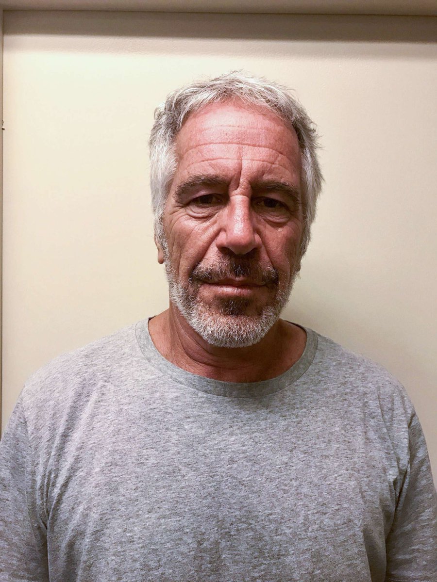 StarPlatinum_'s tweet image. Jeffrey Epstein files reveal he was linked to Bitcoin early ecosystem 🚨

Here’s what’s happening:

Epstein was close  to Bitcoin funding channels, early developers and political figures who now influence crypto regulation.

- MIT Funding

Epstein sent at least $750,000–$850,000…