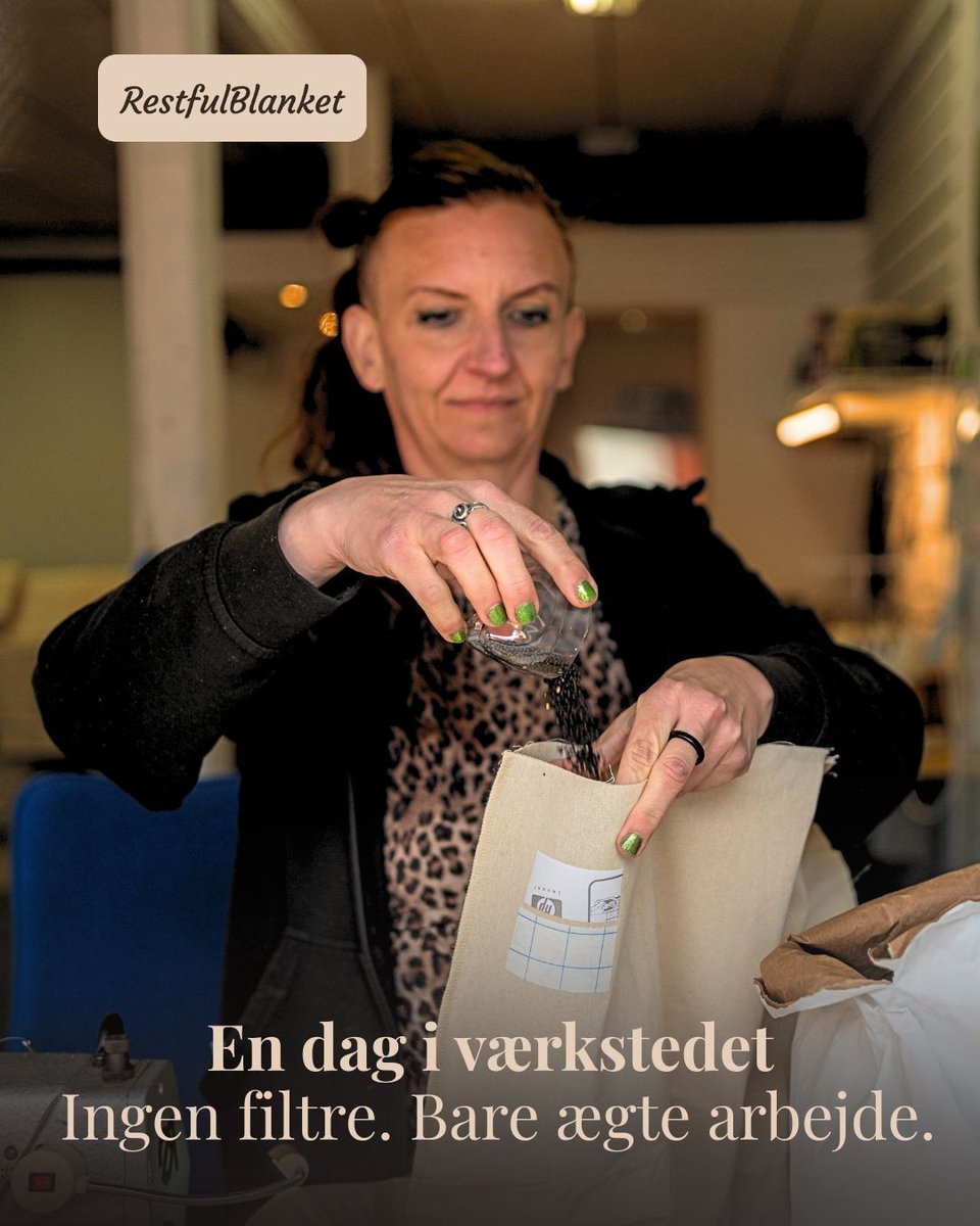 RestfulBlanket's tweet photo. Sådan ser vores arbejde faktisk ud.
Ingen styling. Ingen optræden. Bare hænder, materialer og tempo.

Gennemsigtighed skaber tillid især når produkter er skabt til mennesker i sårbare situationer.

👉 Læs mere om vores tilgang her:
https://t.co/sRjidEg98j

#Gennemsigtighed https://t.co/uNWYmQJ76T