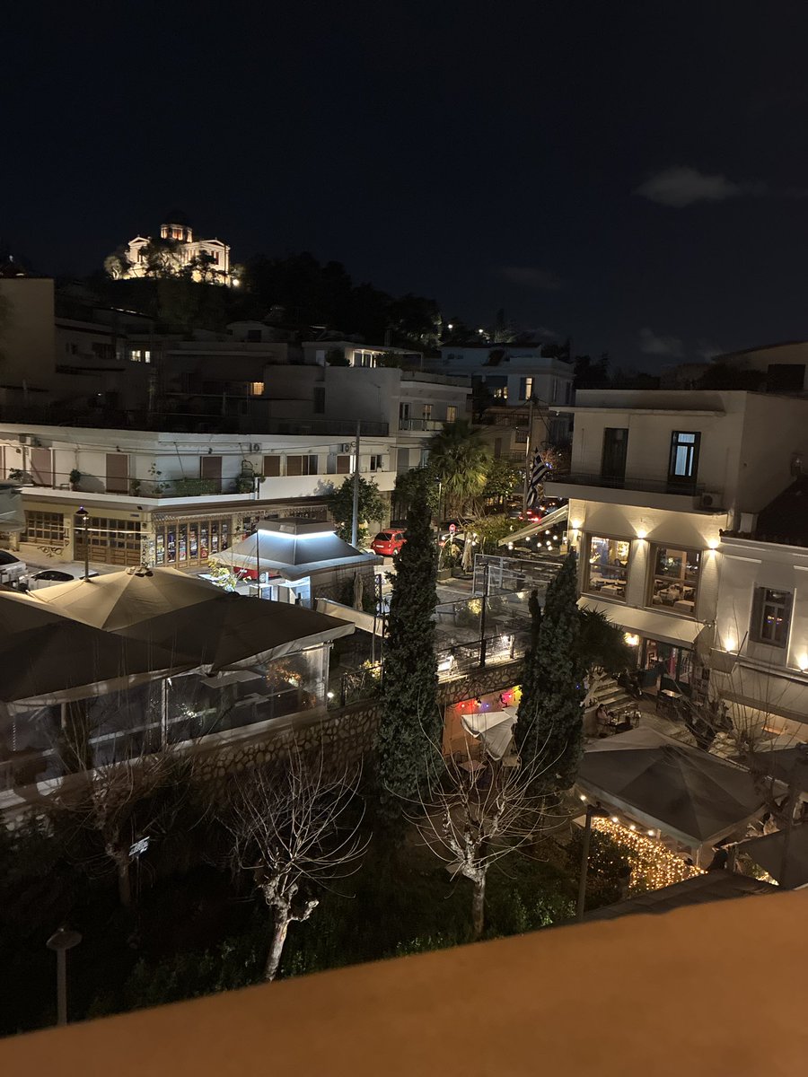 youngerdee's tweet photo. my god athens at night is unreal https://t.co/jkts0tSjqO