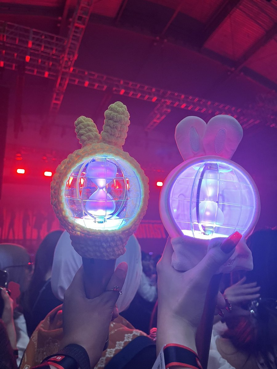 notapluto's tweet photo. what a night~~ https://t.co/lFhoNuAjnd