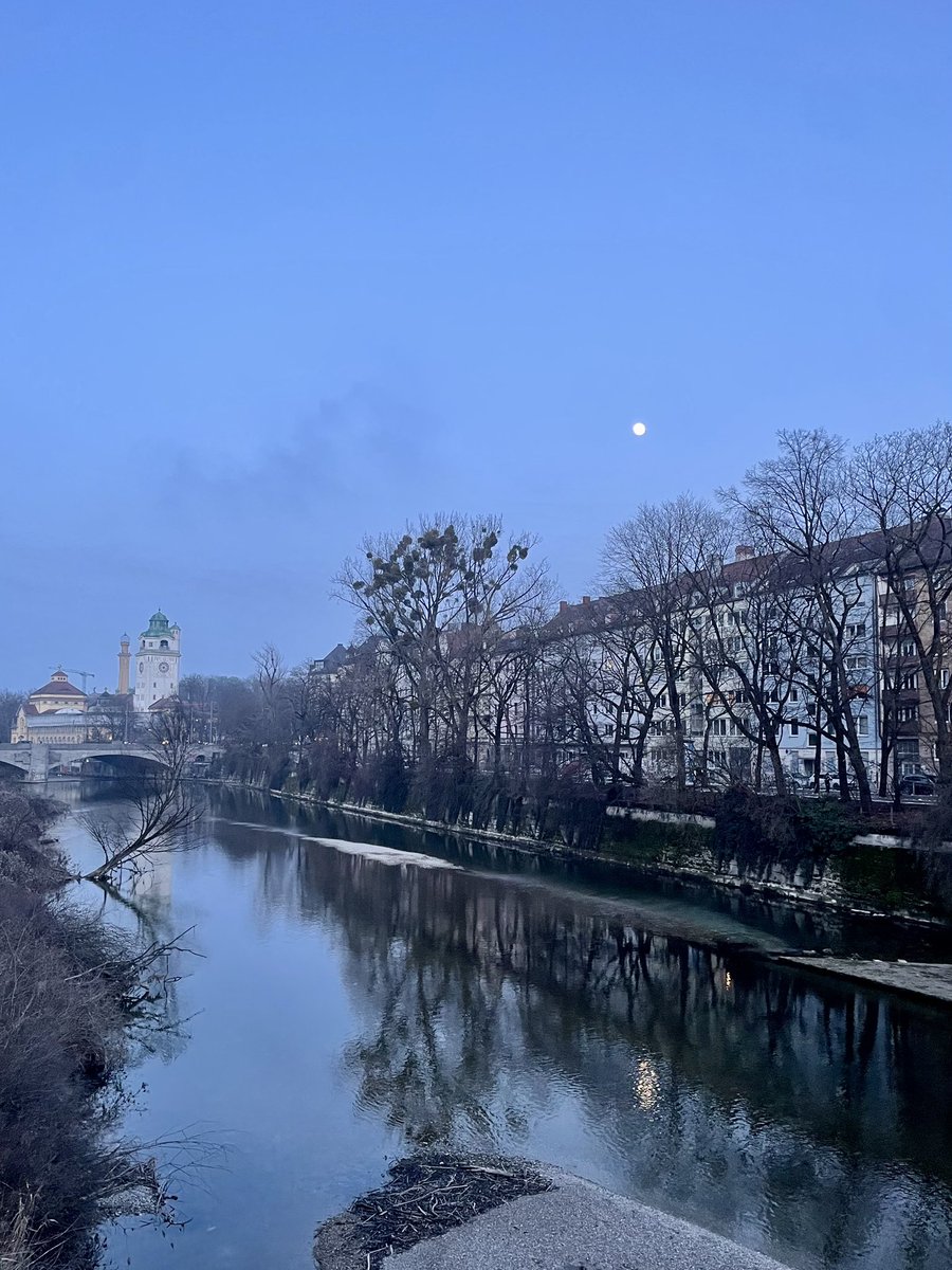 cyberBri's tweet photo. Another wonderful #BitcoinWalk in Munich! 
A few men, a few women, a few dogs 🐕, 
fresh air, sunshine and great, thoughtful conversations – about Bitcoin and about life.
And to top it all off, a cozy wind-down at a café.

I love it. 🧡

#Bitcoin #Munich #ProofOfWalk #EverySat https://t.co/IMRapz3lkZ