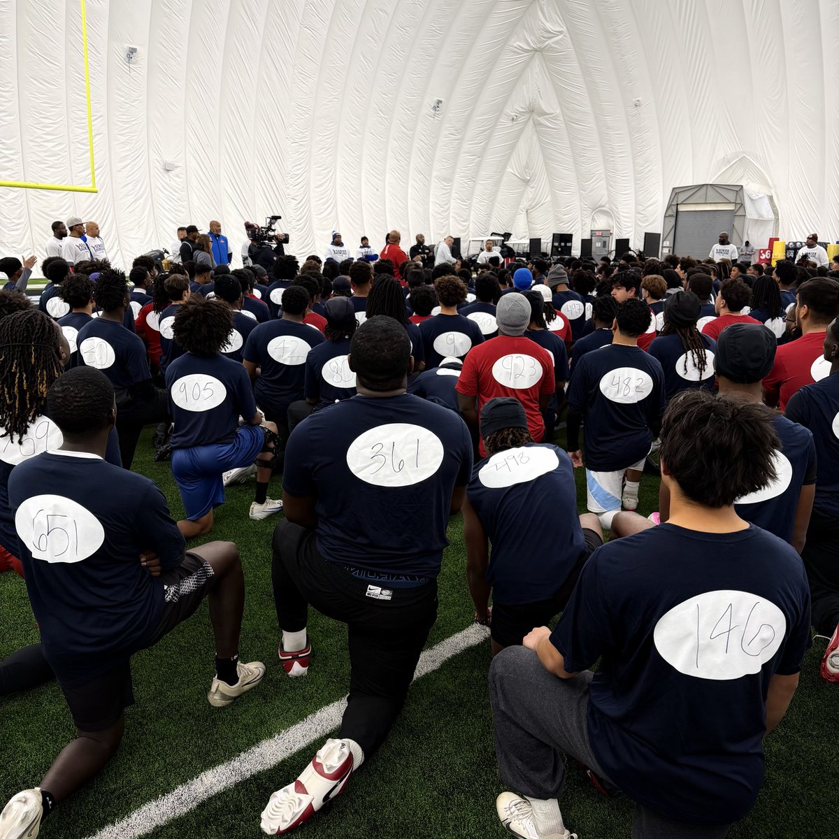 CoachWilson1980's tweet image. @davis__football @CoachKChatham 

#RecruitBOD

@davis__football 

Excellent event out on @HoustonTexans 

Given schools a platform and Athletes an opportunity to showcase their talent and earn scholarships and opportunities for a degree.