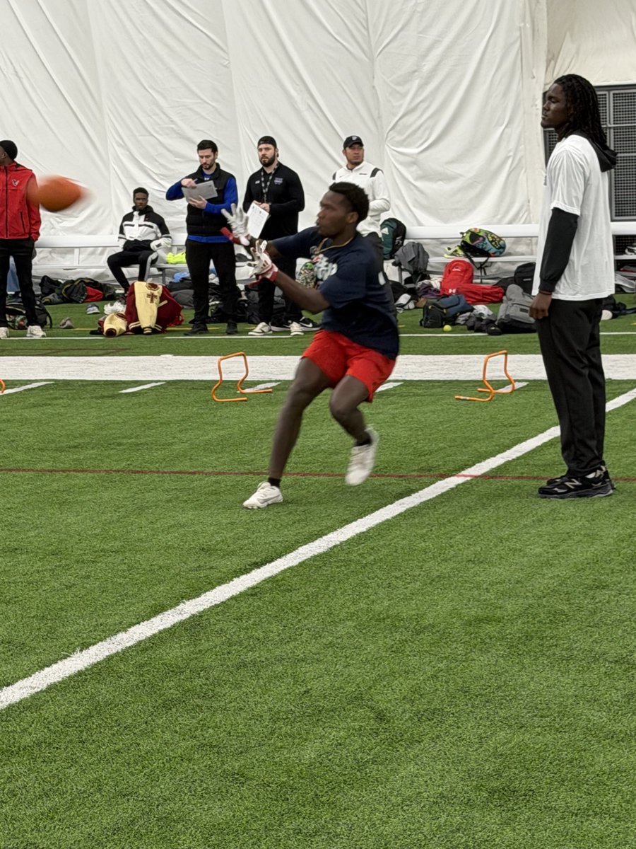 CoachWilson1980's tweet image. @davis__football @CoachKChatham 

#RecruitBOD

@davis__football 

Excellent event out on @HoustonTexans 

Given schools a platform and Athletes an opportunity to showcase their talent and earn scholarships and opportunities for a degree.