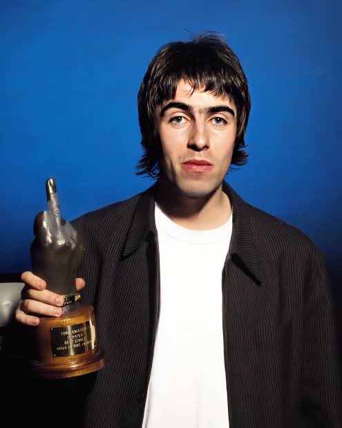 maeghan SAW OASIS & didnt get the tambourine tweet media