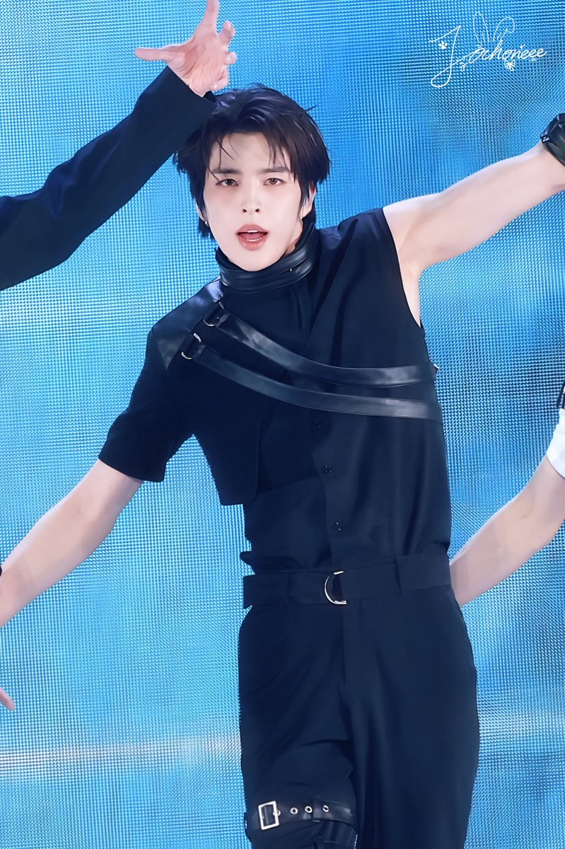 J.ochoneee tweet media