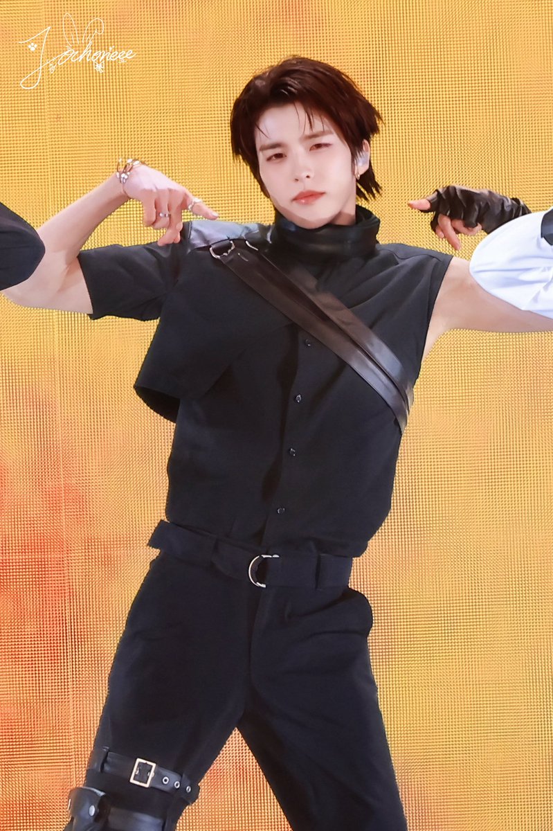 J.ochoneee tweet media