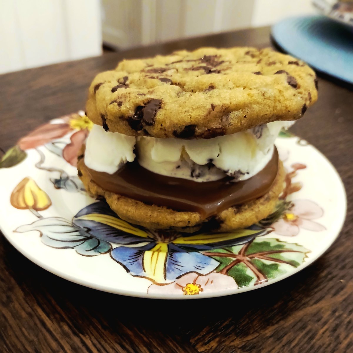 Khosrou Daniel Nayeri tweet media