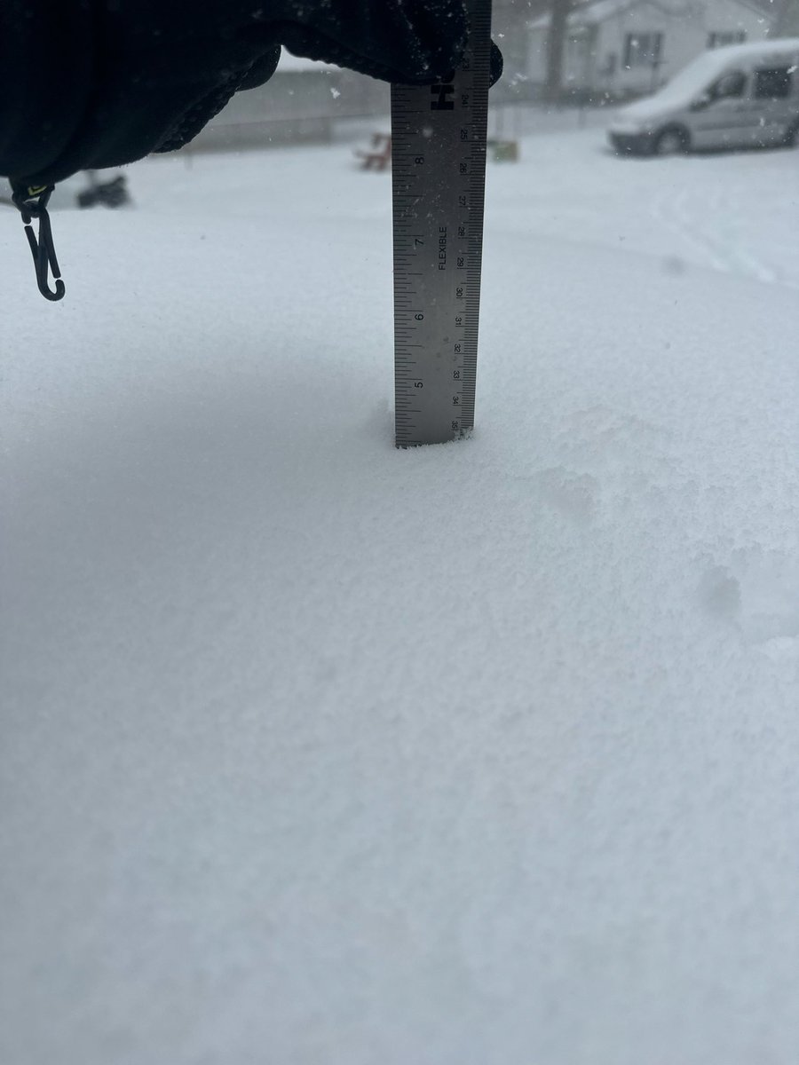 JCraigNC's tweet photo. 4.25” as an avg. at 2pm. One mile SW of Clemmons, NC. @NWSRaleigh @NWSBlacksburg @TimBuckleyWX https://t.co/xtxG0hXgBY