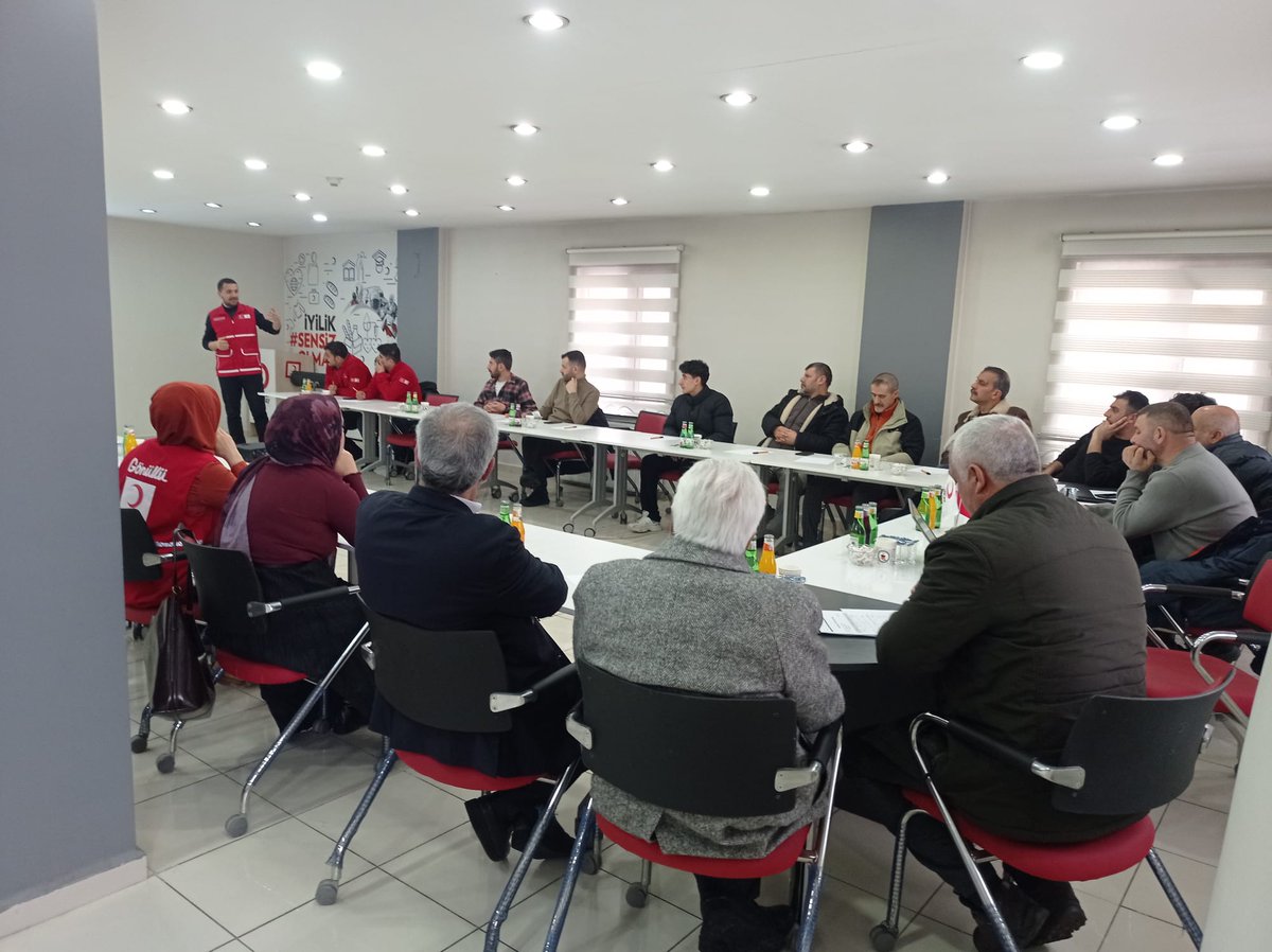 ilçe şube ve Temsilciliklerimizin katılımı ile 2025 yılı değerlendirme toplantısı ve 2026 yılı Ramazan ayı çalışmalarımızı ele aldığımız il koordinasyon toplantısı gerçekleştirdik. 

Emeklerinden dolayı şube başkanlarına ödül takdiminde bulunduk.