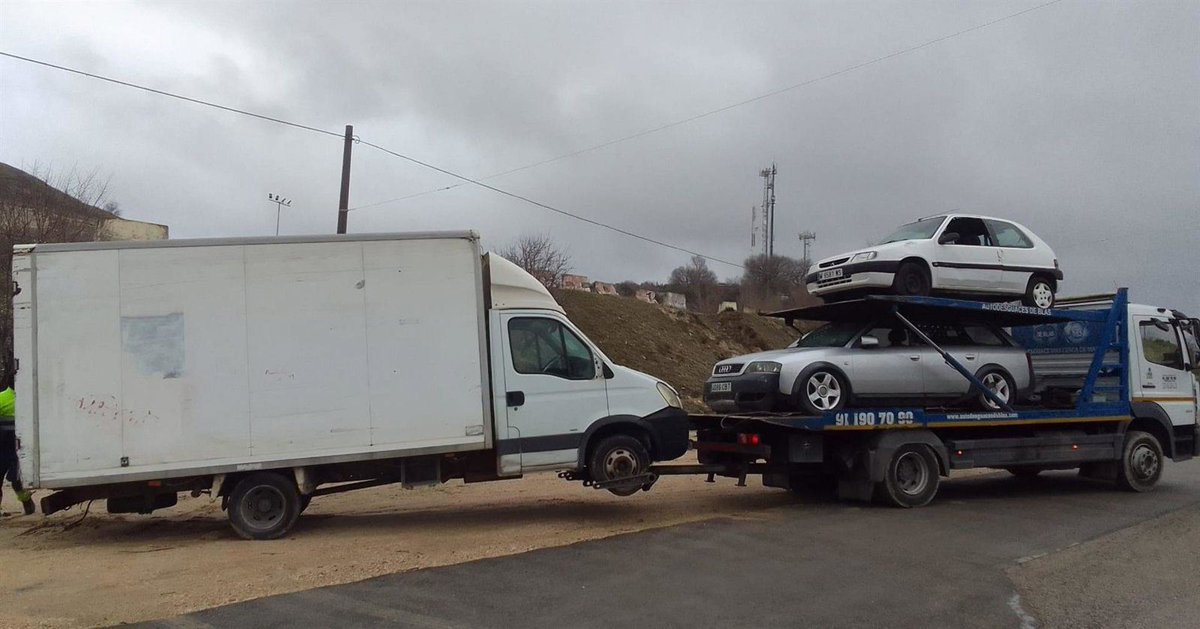 ArgandaNoticias's tweet photo. Arganda del Rey retira varios coches abandonados para mejorar la seguridad y la fluidez del tráfico https://t.co/Rgt64R7On9 https://t.co/B50MNxVeO3