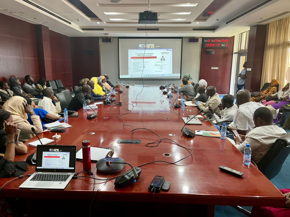 isocml's tweet photo. #SENUMA
#Masterclass_2esession: Le double visage du Deepfake et le Fact-Checking
Dernière session de la journée, animée par M. Tiemoko SIDIBÉ, PDG de #1SIMPLE1 du Groupe Nyeta.
L’#IA générative créatif et son danger pour l’information, illustré par le phénomène du #Deepfake. https://t.co/6azhCjS8P0