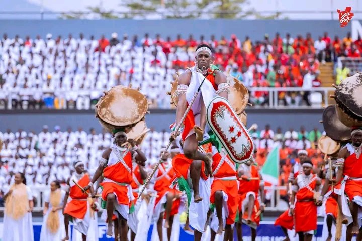 DonFreury's tweet photo. Umukuru w'igihugu cacu @GeneralNeva arikumwe n'umutambukanyi wiwe @Burundi1stLady bateye iteka ibirori vyo kwugurura icese ikibuga mpuzamakungu c'Uburundi #STADE_INTWARI
@NtareHouse
@IntumwaNews https://t.co/gJa2VX3yZS