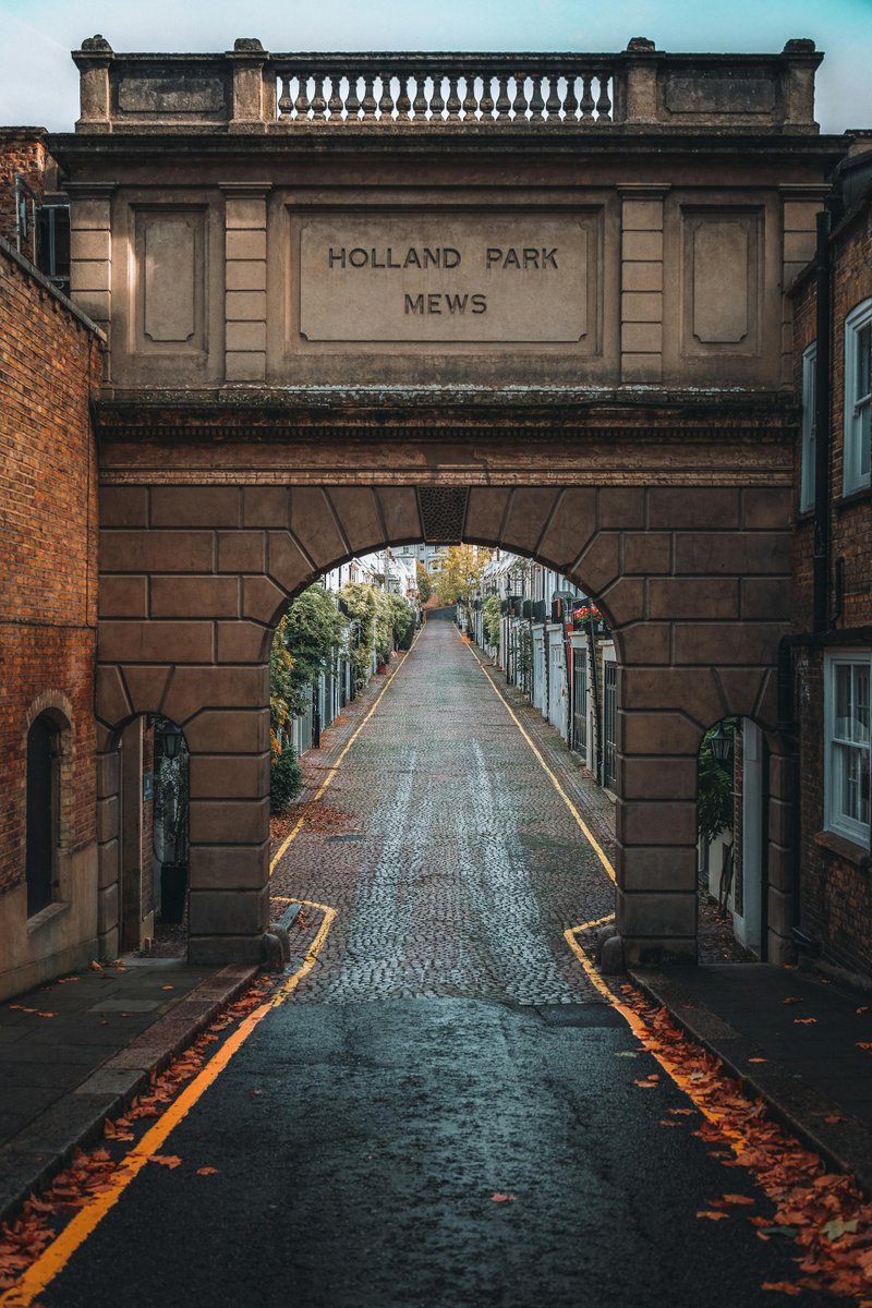 propertyau47583's tweet photo. Curious about where celebrities live in London? 🏙️✨

We take a look at some of the most famous homes and star-studded neighbourhoods.

Read more → 
https://t.co/3BFUqzWGal

#CelebrityHomes #London https://t.co/z4cJFsREM2