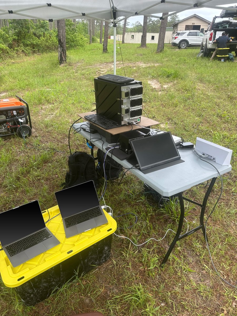 giga_io's tweet image. Why wait for the cloud when you can bring the datacenter to the field?
Meet Gryf: the world’s first suitcase-sized AI #supercomputer, bringing datacenter-class power straight to the edge, no matter where your edge may be. #WhatsYourEdge #EdgeComputing
bit.ly/4sQwuP2