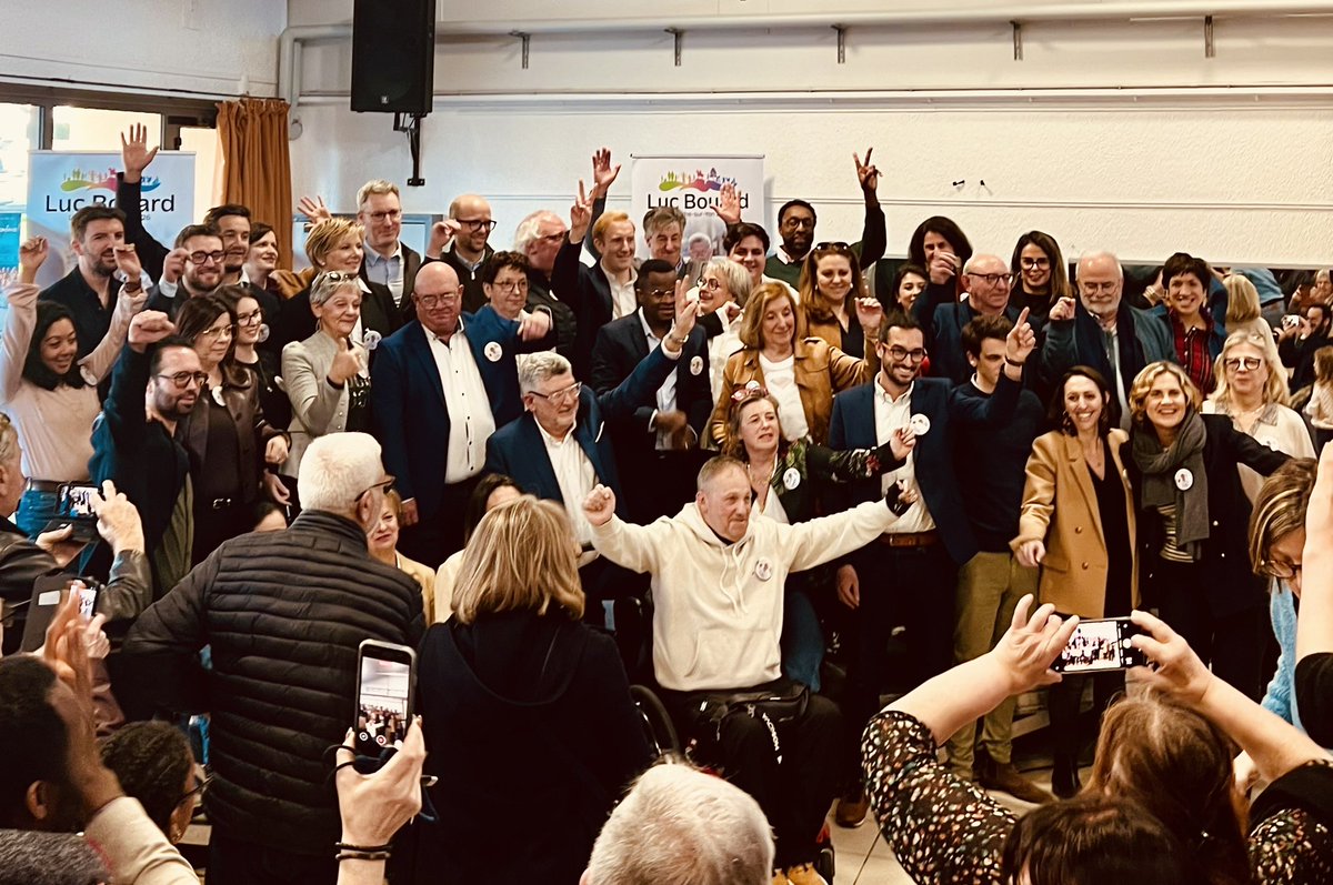 Lucbouard's tweet photo. Salle comble cette après-midi à la présentation de notre liste !

Une équipe avant tout : 46 Yonnaises et Yonnais de 18 à 76 ans.
Expérience et renouvellement, tous les quartiers réunis par l’amour de @larochesuryonfr et l’envie d’agir ensemble pour les 6 ans à venir. https://t.co/svZ81jDaTT