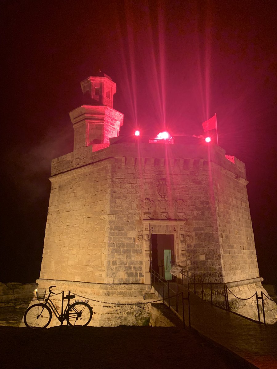 MaiteSalord's tweet photo. 🔥 "Avui, 31 de gener de 2026, encenem de nou les torres, les talaies i els talaiots que guaiten la nostra mar comuna. Monuments del nostre patrimoni cultural que, per unes hores, esdevenen fars de memòria, dignitat i esperança.” #Ciutadella #Menorca #encesa https://t.co/7HU4Th3K8H