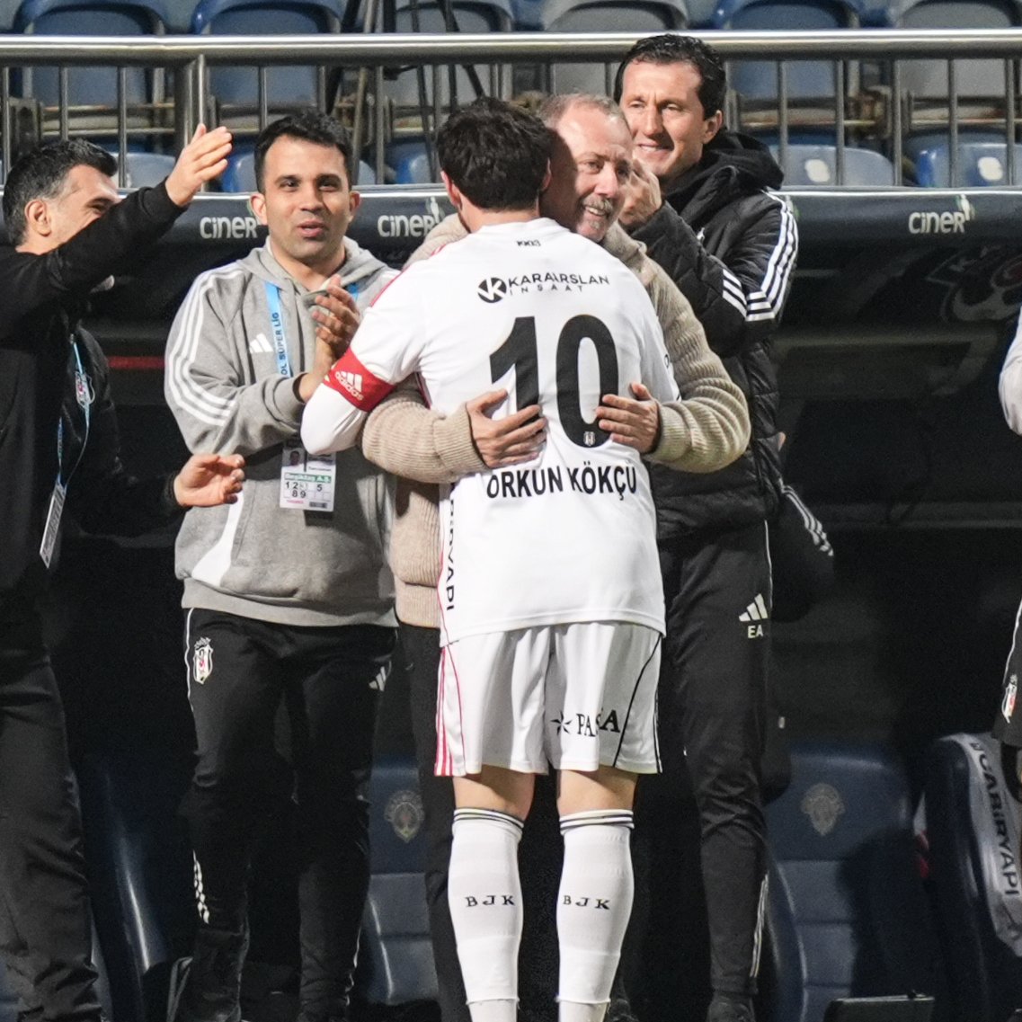 Sergen Yalçın'ın Orkun Kökçü desteğiyle cehennemden çıkarttığı bir 3 puan.

Beşiktaş tarihinde bugünkü kadar "takım kaybetsin" istenen bir maç yok.

31 Ocak 2026:
Beşiktaş - Konyaspor maçı,

Beşiktaş tribünün UTANÇ MAÇI olarak tarihe geçmiştir.

Herkes şapkasını önüne alsın.