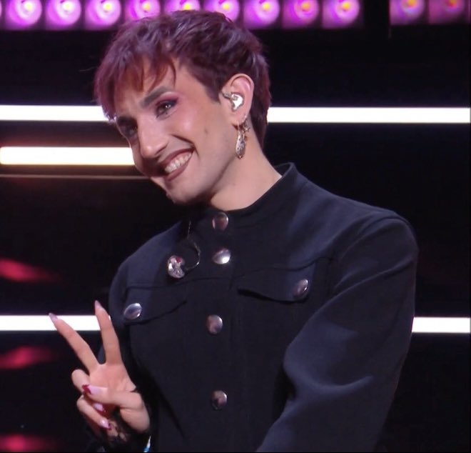 DameMikaelson's tweet photo. C'est soir de demi-finale 🔥🔥
On vote 2 au 71500 💖💖💖
Victor doit fermer le château 🏰 ❤️
#StarAcademy #StarAcademyleLive #Victor https://t.co/g0sL9q1MXi