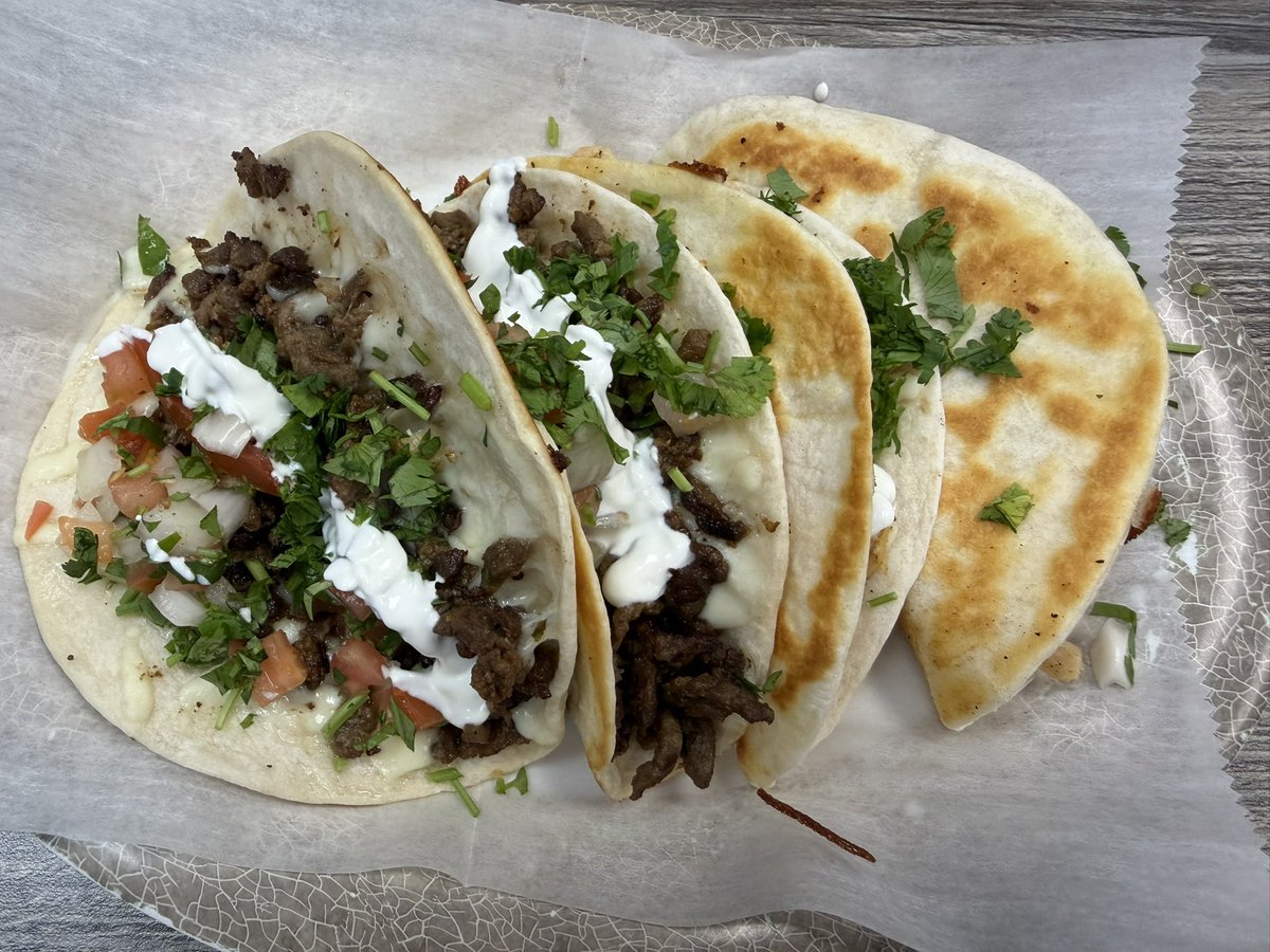 OGEvilMark's tweet image. These quesadillas at Taqueria El Compa were absolutely amazing!