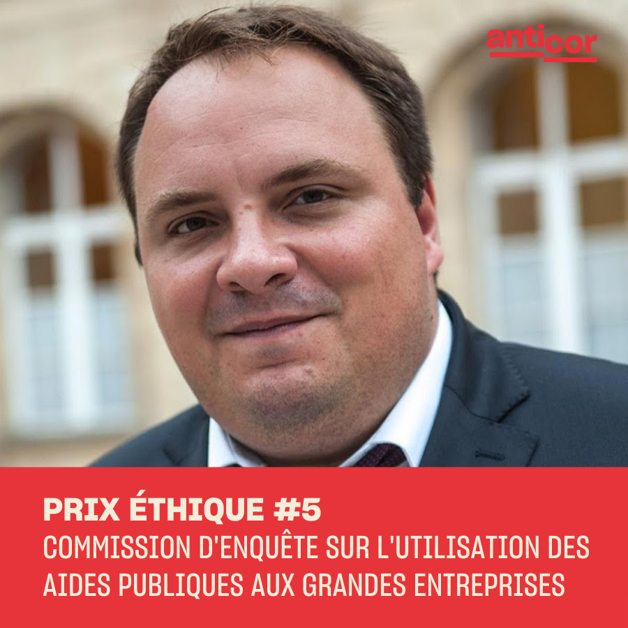anticor_org's tweet image. Florence Renggle, administratrice et coordinatrice des groupes locaux d’Anticor, remet un #prixéthique à @fabien_gay , rapporteur de la commission d’enquête sur les aides publiques aux grandes entreprises. #Prixéthiques2026