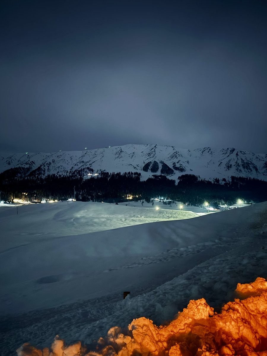 Dildaarwatali's tweet photo. Soft snow, sharp beauty—Gulmarg hits different.❄️🏔️ https://t.co/YheT3Q6aLp