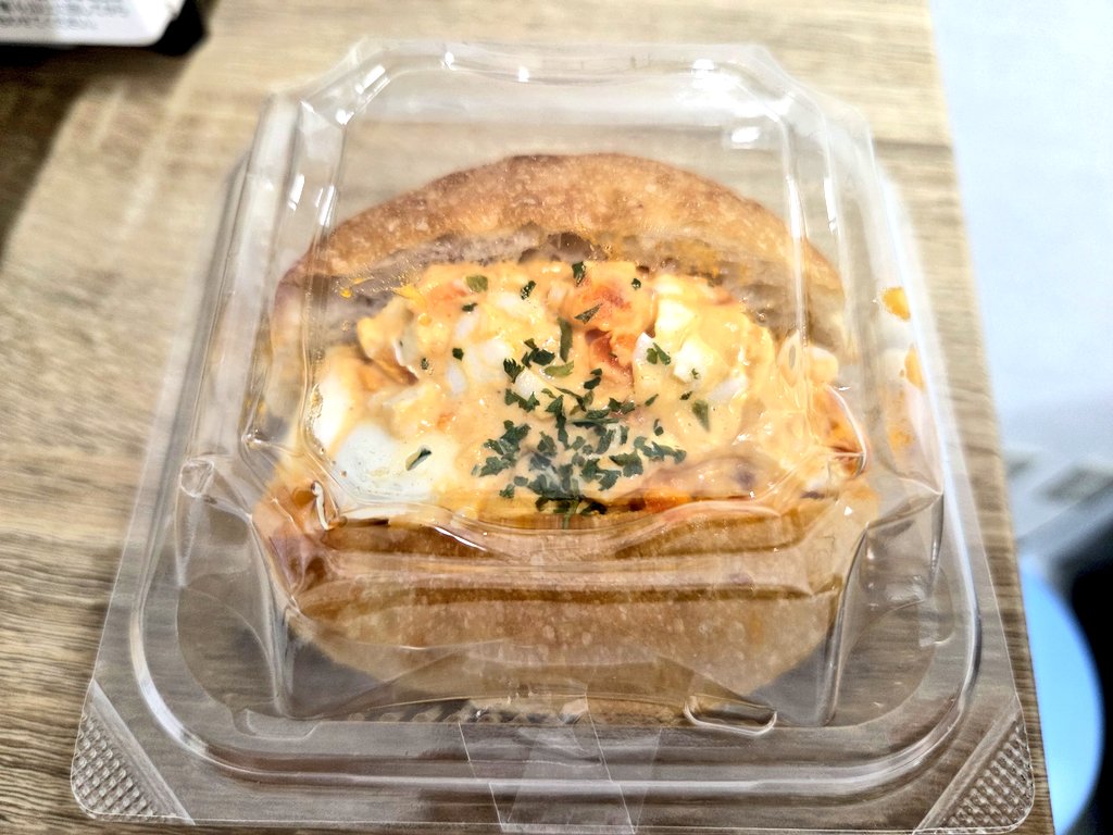 朝ごはん用のパンを家に忘れて😢ひもじい思いをしてたら💦同僚が美味し