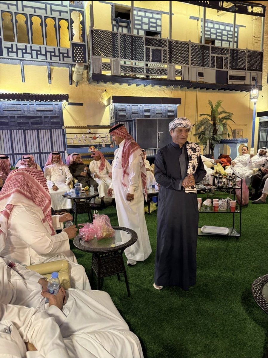 استقبلت جمعية ينبع السياحية التعاونية بمحافظة ينبع   الدفعة  الثانية من كلية الملك فهد البحرية في لقائهم العاشر  بمحافظة ينبع،
حيث تم تقديم جولة سياحية للوفد، وتم تقديم هدية للجمعية التي عبّرت عن شكرها وتقديرها لهذه اللفتة الكريمة، مؤكدة اعتزازها بالتعاون المشترك.