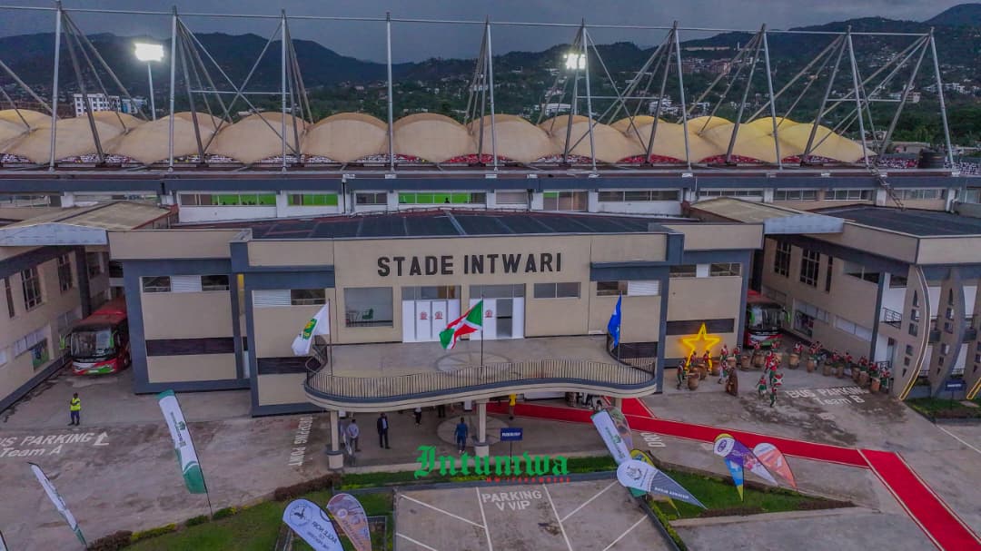 EliasNiy10's tweet photo. 🎉31.01.2026
Jour historique pour le football burundais !
Avec le #Stade_Intwari, le #Burundi entre dans une nouvelle ère sportive. Merci au leadership éclairé de S.E. @GeneralNeva et à tous les partenaires ⚽👏
@NtareHouse
@FFB_Burundi https://t.co/aFM5X6zJyS