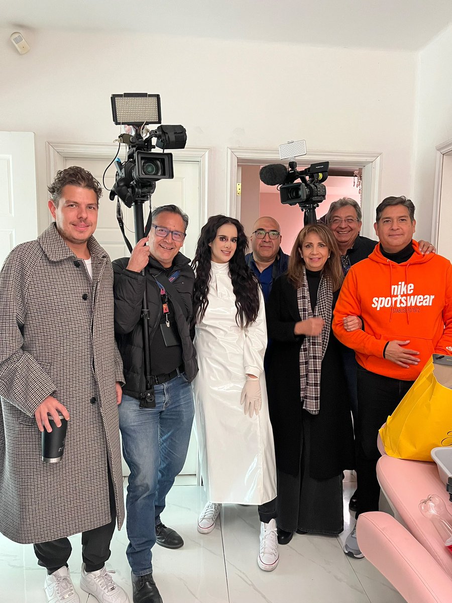 SebasResendiz's tweet image. Trabajando feliz este sábado en la grabación del videoclip del tema CORAZÓN DE ORO compuesto e interpretado por mi querida @GalaMontes2 estará espectacular no se lo pierdan próximamente 🔥🔥🔥🔥